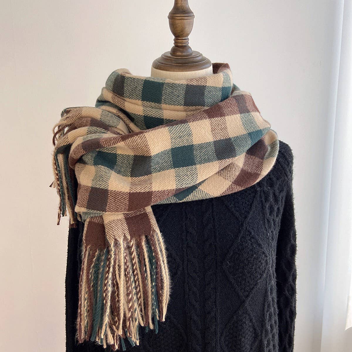 Vintage Wool-Blend Scarf – Cozy Winter Neck Wrap