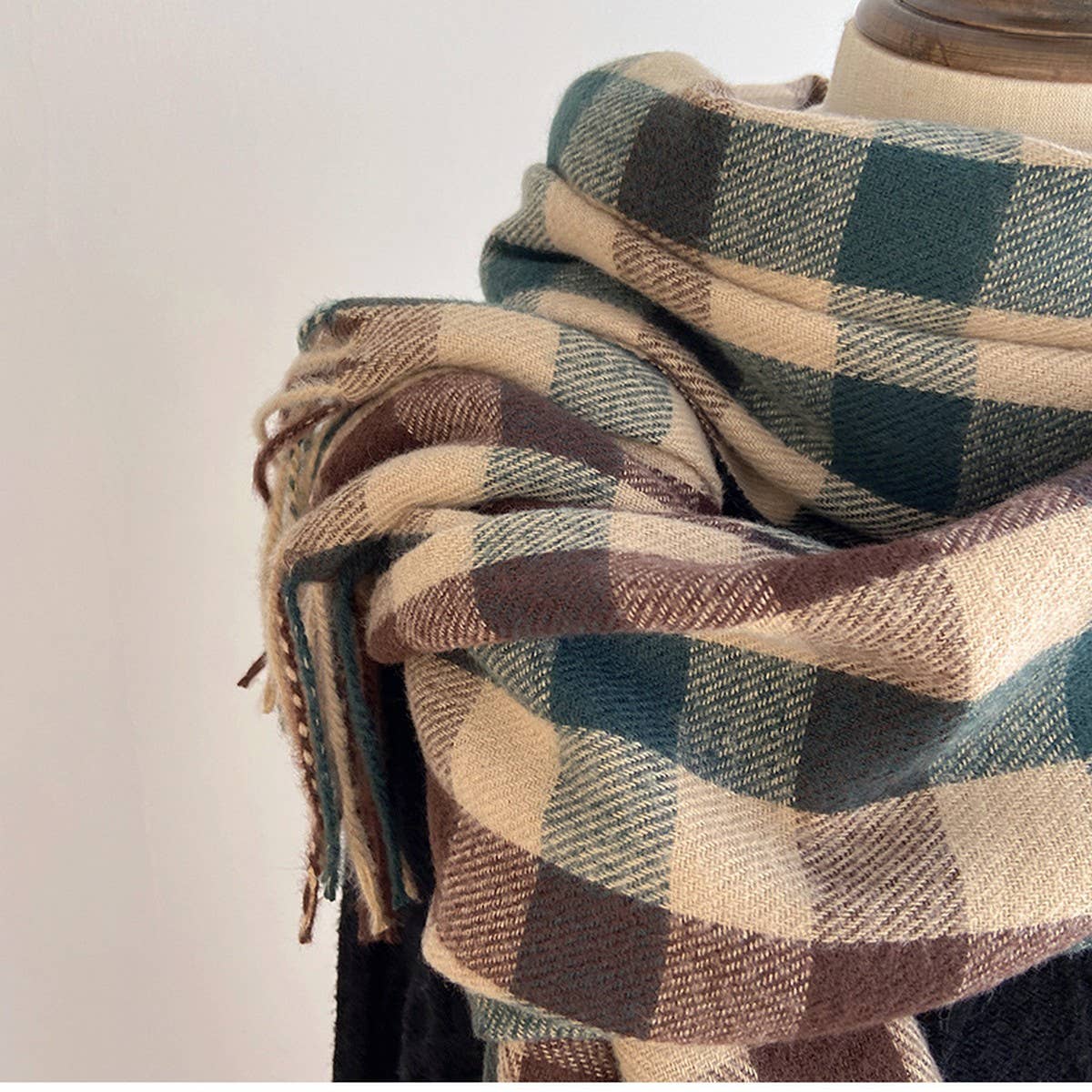 Vintage Wool-Blend Scarf – Cozy Winter Neck Wrap