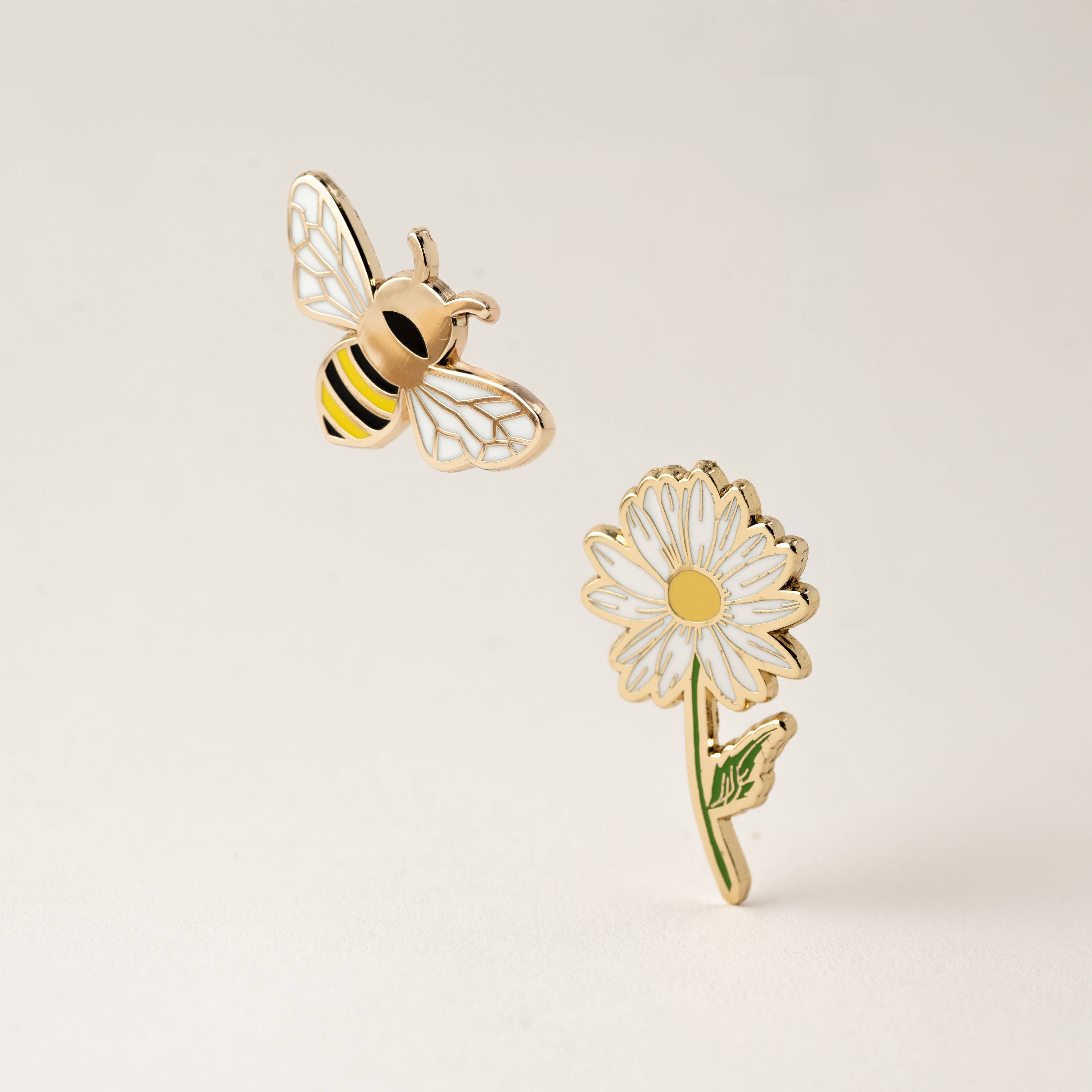 Bee &amp; Daisy Flower Pin Set