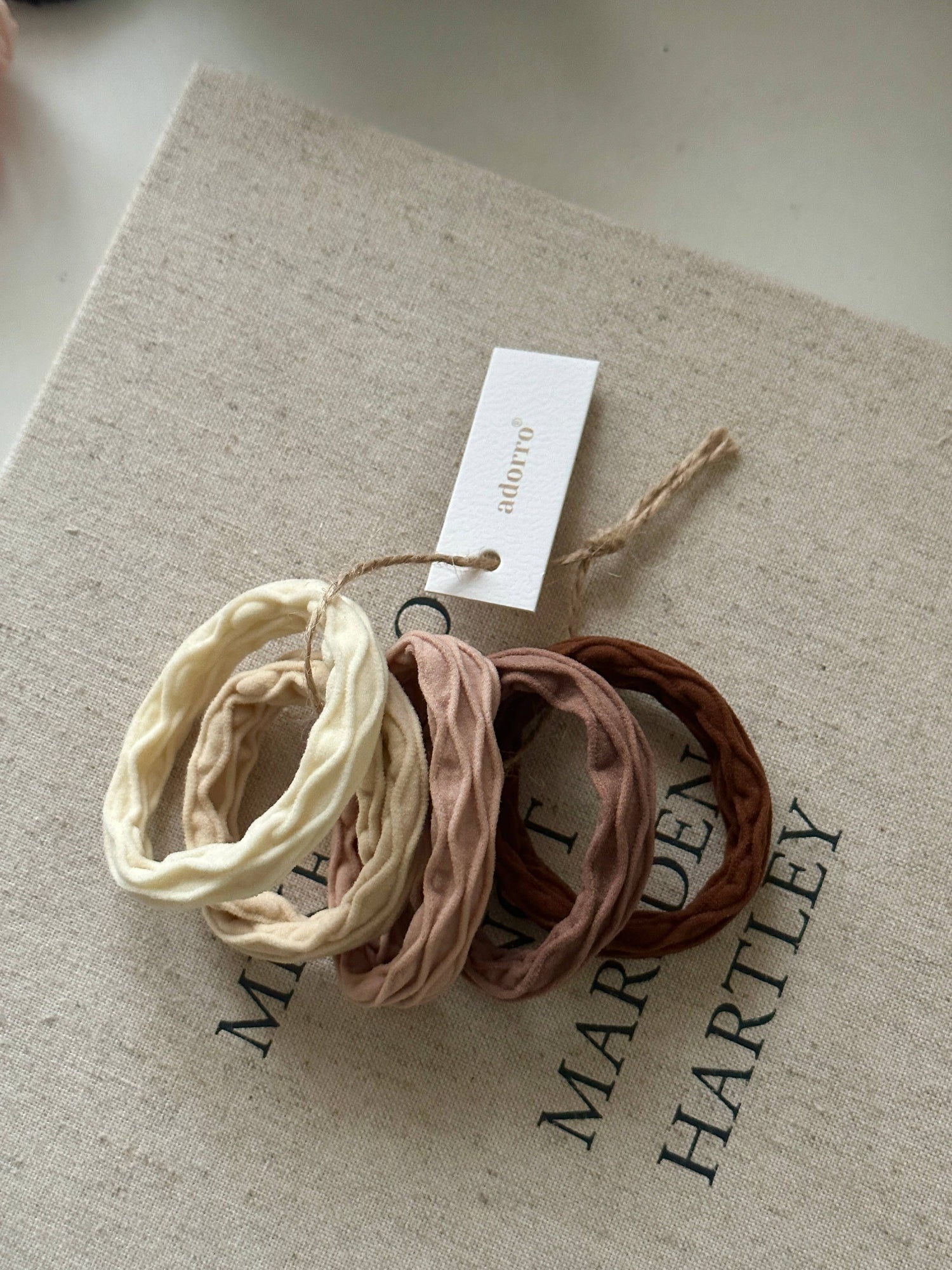 Neutral Wavy Seamless Hair Ties (Set of 5)