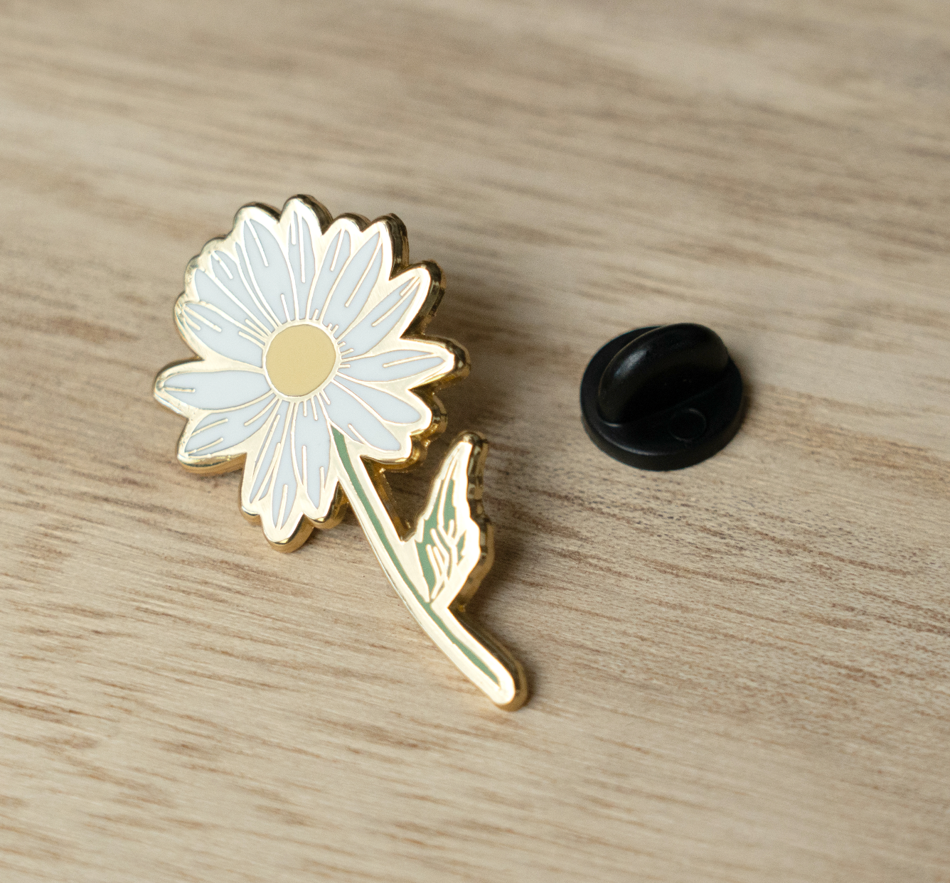 Bee &amp; Daisy Flower Pin Set